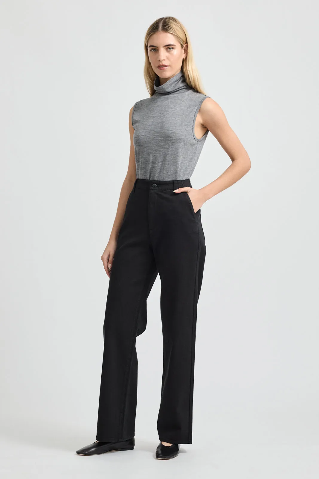 SLEEVELESS ROLL NECK